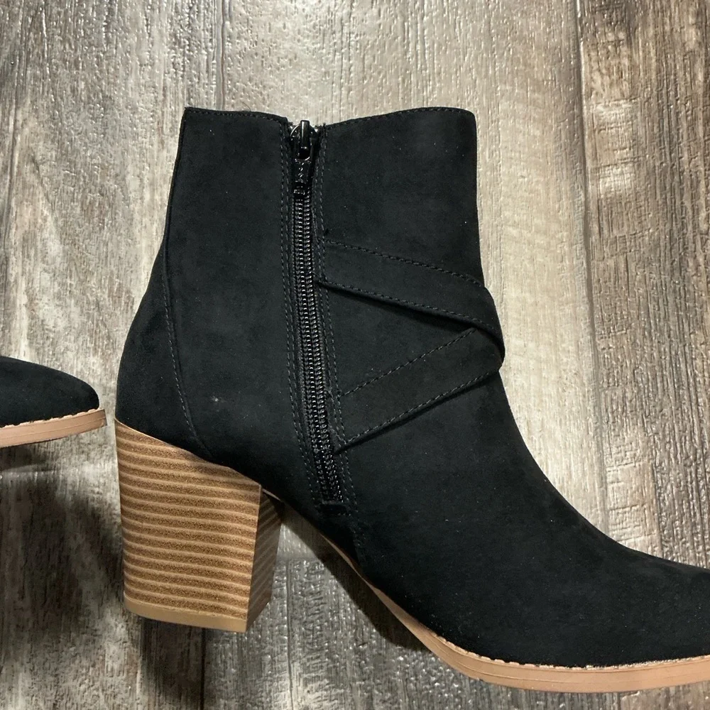 Sun + Stone Black Ankle Boots with Silver Buckles Size 7